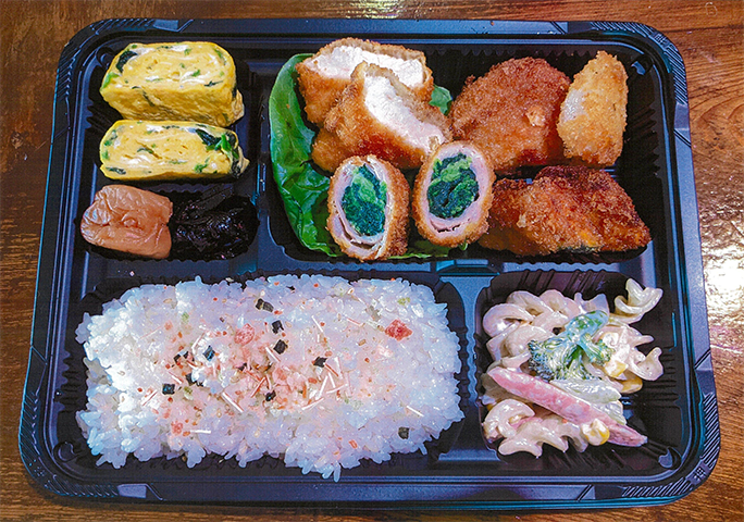 Bento box made with the vegetables from Cocowork